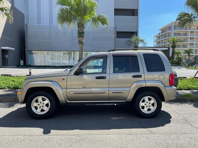 2003年　Jeep Cherokee KJ