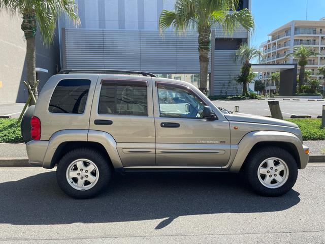 2003年　Jeep Cherokee KJ