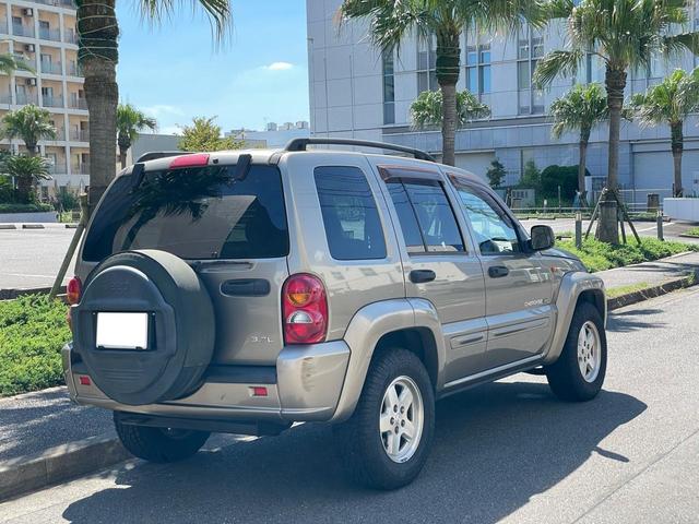 2003年　Jeep Cherokee KJ